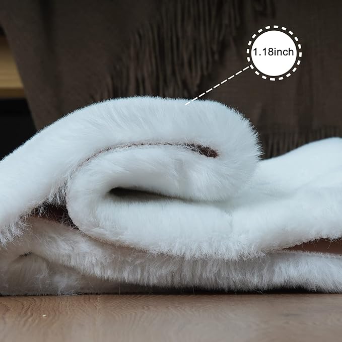 Ghouse Faux Rabbit Fur Round Rug 4ft White Round Rugs for Bedroom Decor Fluffy Area Rugs for Living Room, no-Shedding Carpet Sheepskin Washable Rug Rome Decor